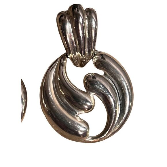 Swirly Curvy Silver Tone Openwork Earrings, Post Back For Pierced Ears Women’s - Picture 4 of 6